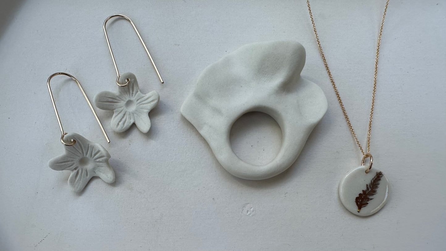 Undulate Ring