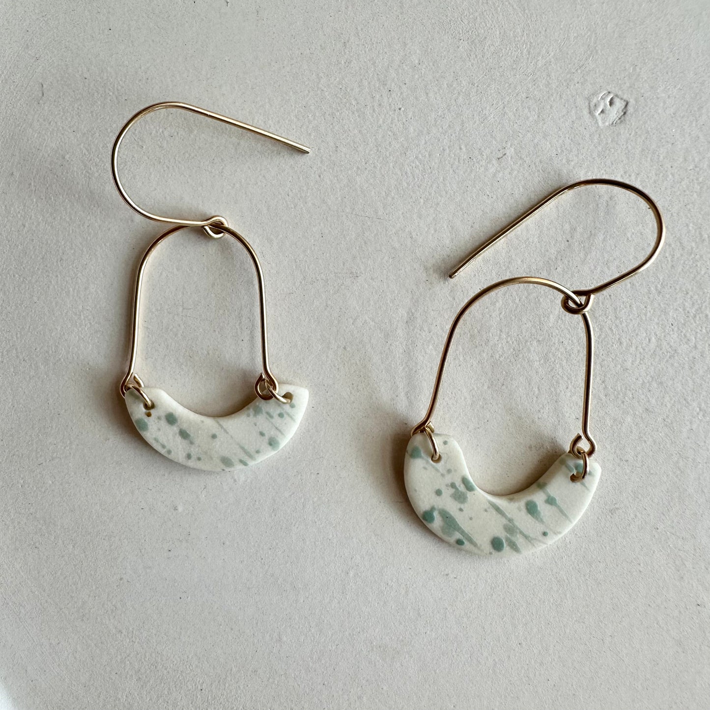 Arch dangle earring