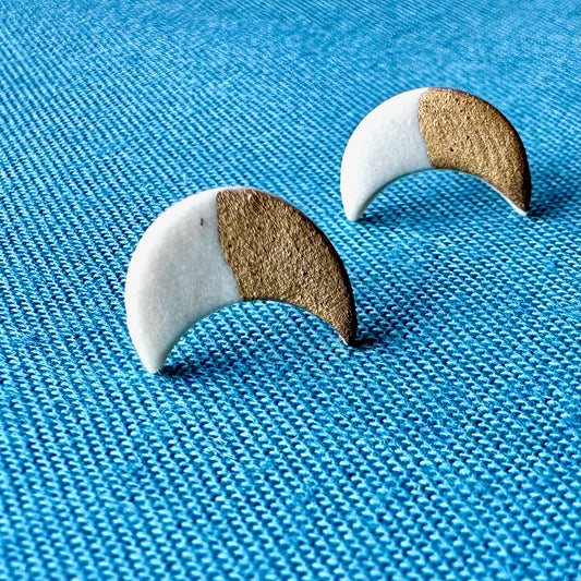 Crescent stud earring