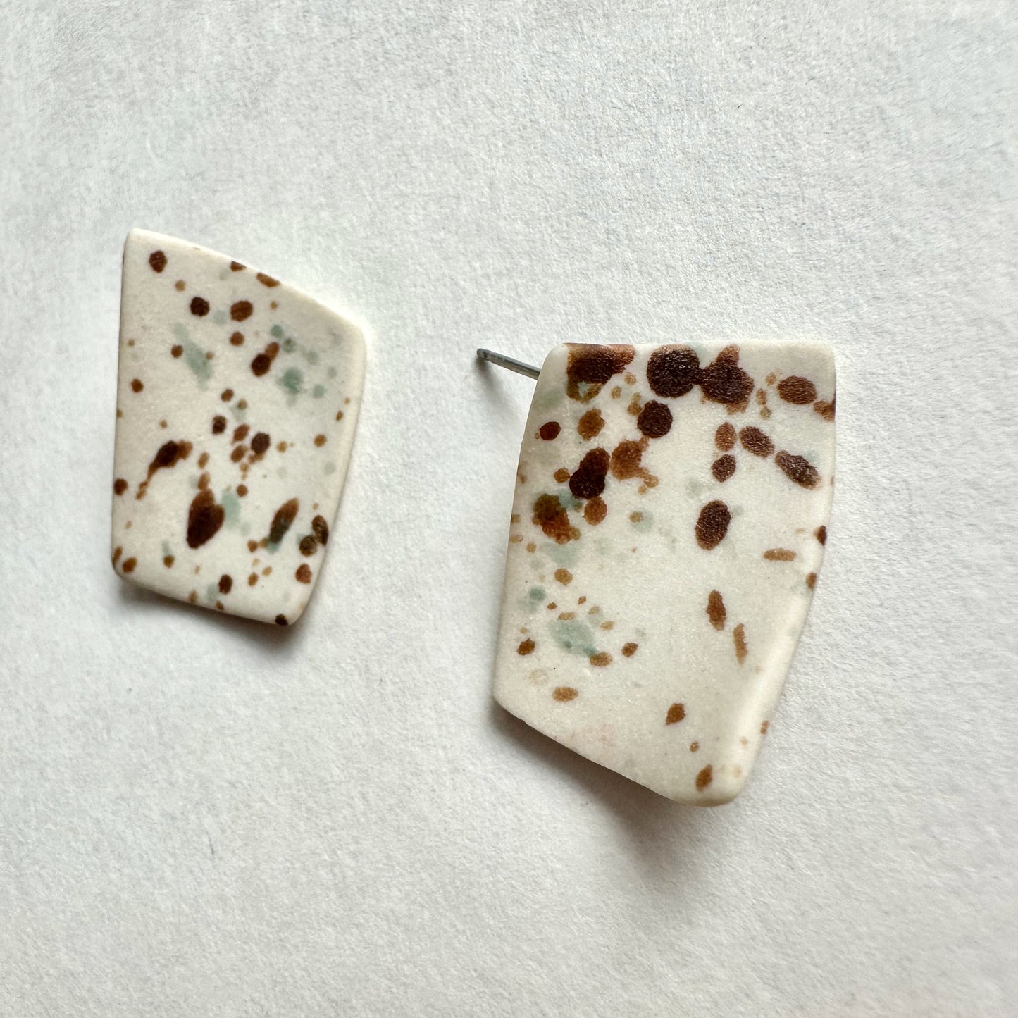 Wavy stud earring