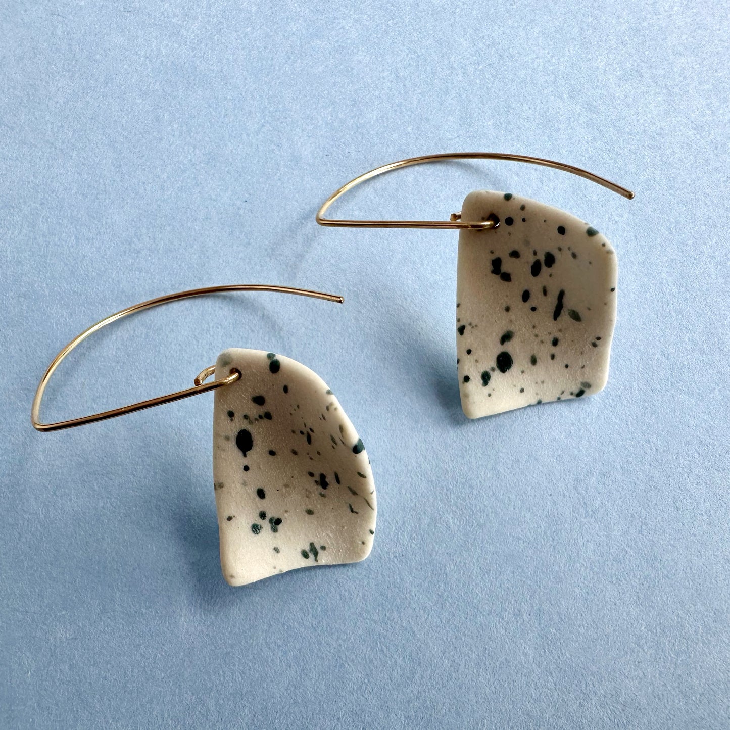 Curl dangle earring