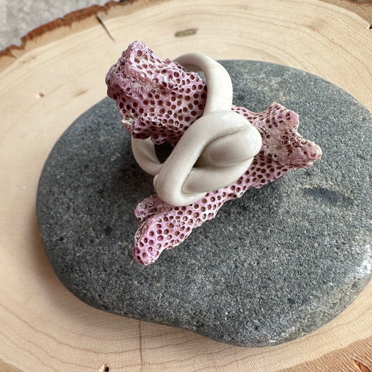 Knotty ring