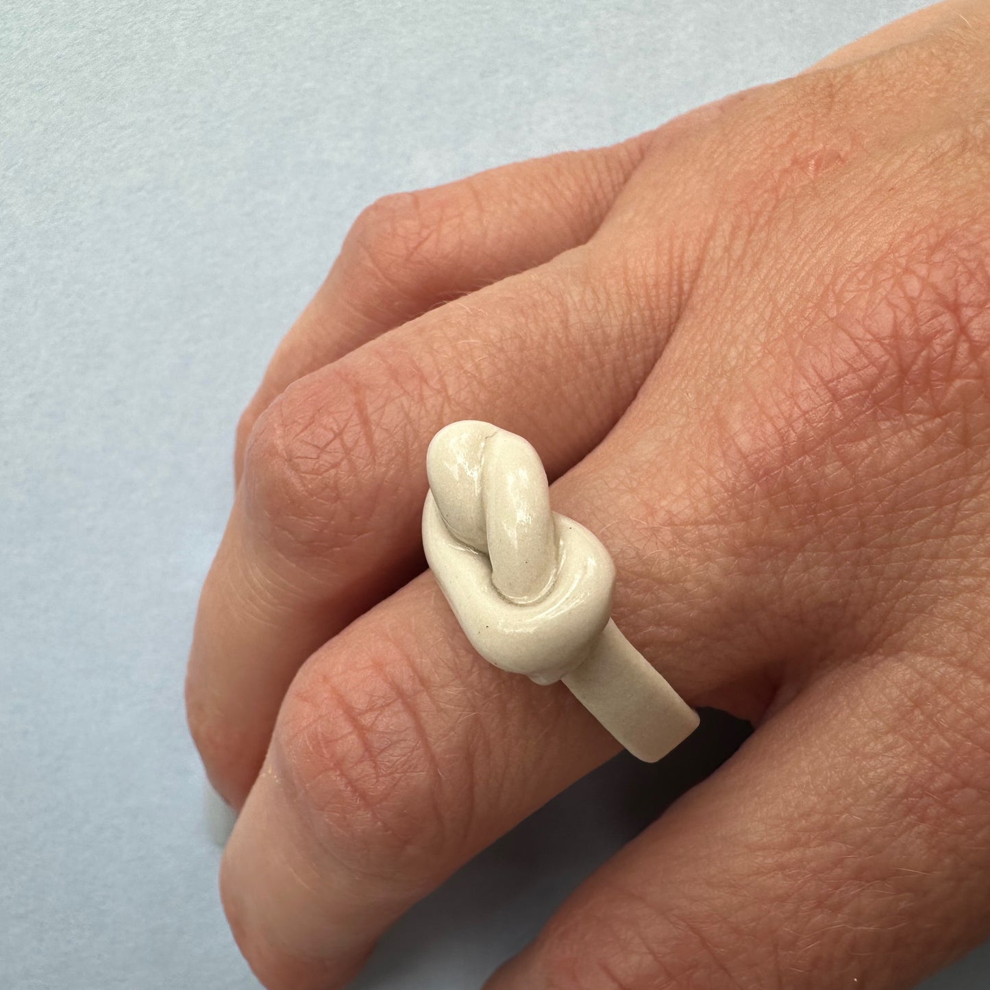 Knotty ring