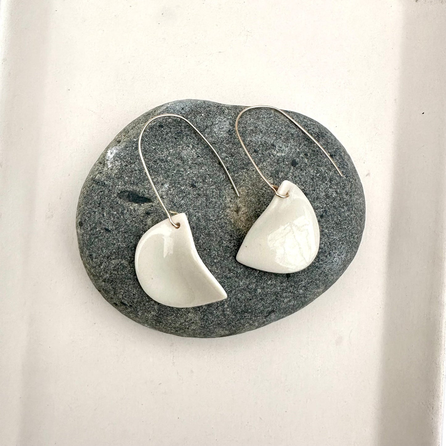 Half-moon twist hoop earring