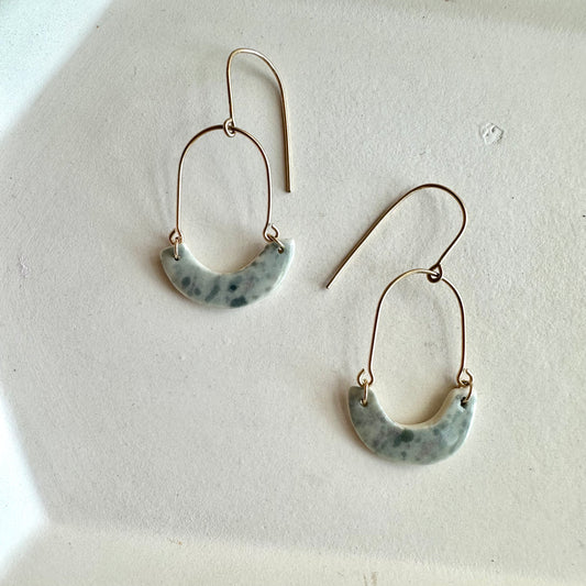 Arch dangle earring