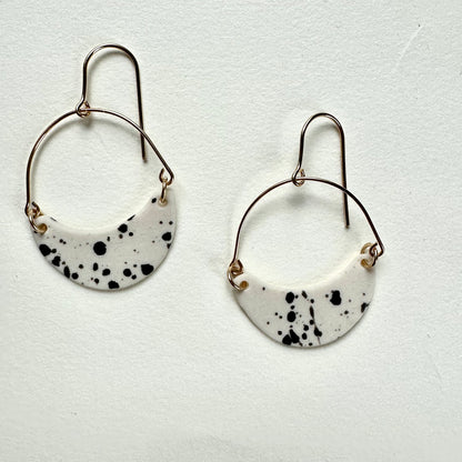 Arch dangle flicker earring- black