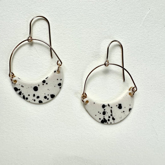 Arch dangle flicker earring- black