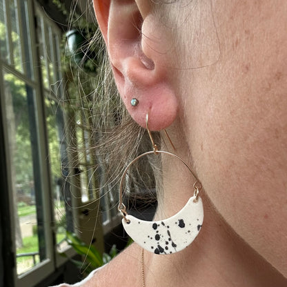 Arch dangle flicker earring- black
