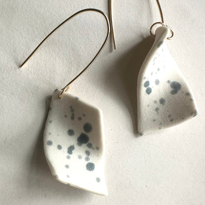 Curl dangle earring