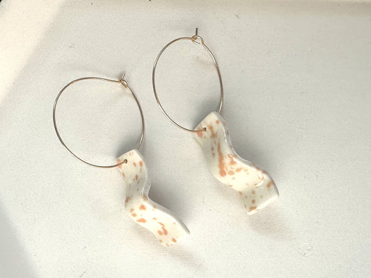 splattered skinny wave dangle earring