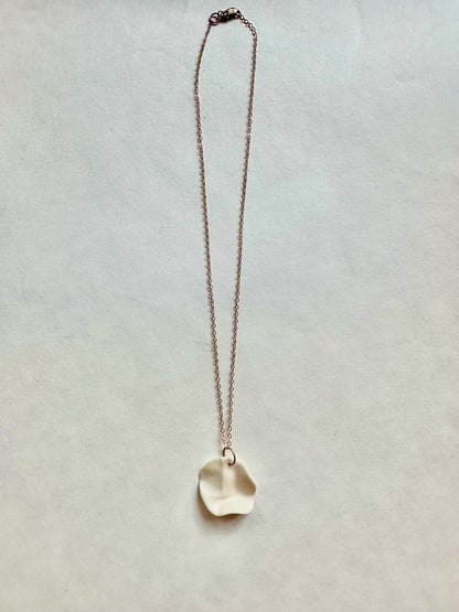 Full petal necklace