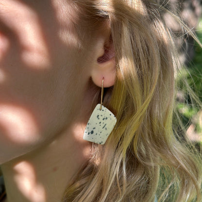 Curl dangle earring