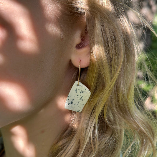 Curl dangle earring