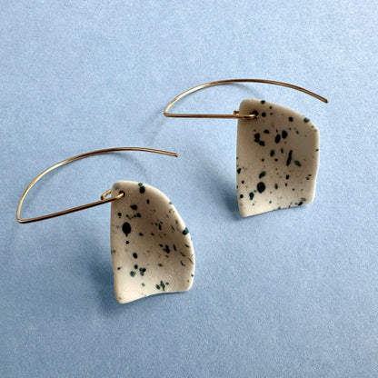 Curl dangle earring