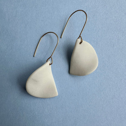 Half-moon twist hoop earring