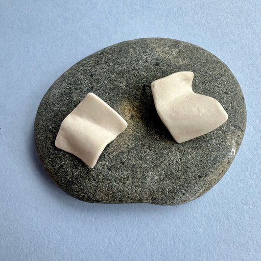 Wavy stud earring