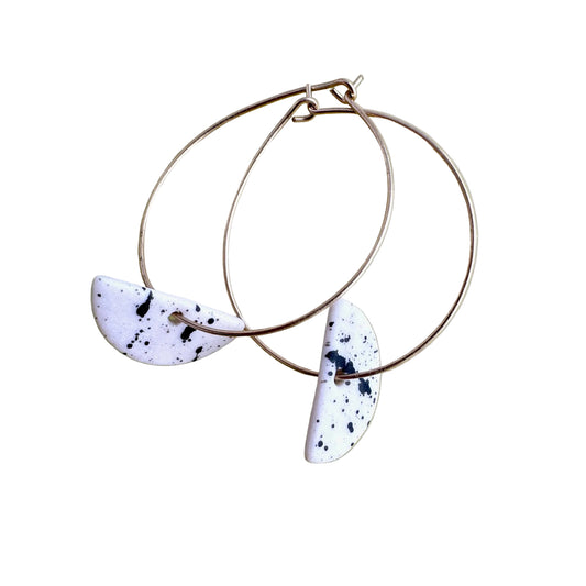 Half-moon hoop earring- flicker black